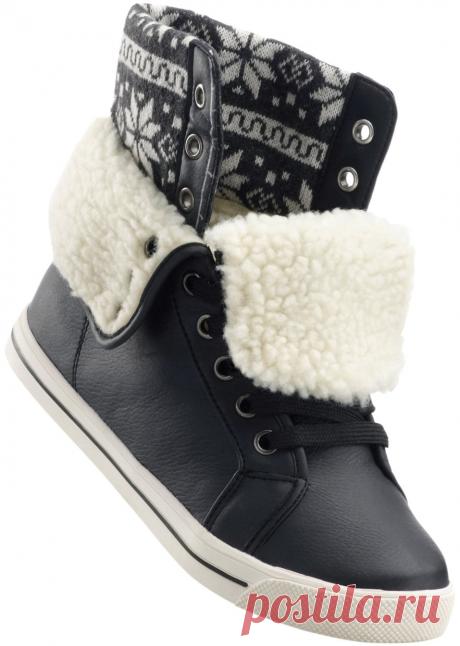 Утепленные кеды Посмотретьпрямо сейчас: 
Ударный потенциал непринужденного гардероба для холодного сезона - теплая и удобная обувь. В рамках модных трендов - комфортные утепленные кеды от bpc. Даже во время долгих прогулок или спортивных игр на свежем воздухе ноги не замерзнут в этих стильных высоких кедах из искусственной кожи на уютной теплой подкладке с дополнительной вязаной вставкой с зимним жаккардовым узором. Высокая шнуровка  хорошо фиксирует ступню, а толстая рези...