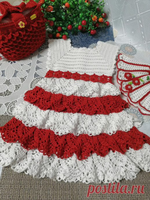 Платье с рюшами крючком для девочки 2-х лет Здравствуйте, дорогие рукодельницы. Продолжаю делиться с вами работами, которые я вязала на заказ этой зимой и весной. Этот пост про платьице с рюшами, которое я вязала крючком из пряжи 