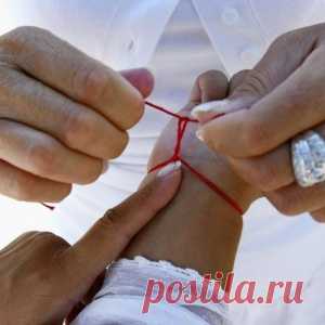 Самый сильный оберег — это красная нить! Узнайте, как правильно её носить - МирТесен