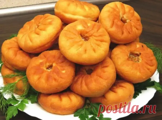 Наши любимые домашние беляши
Предлагаю Вам приготовить очень вкусные, сочные и нежные домашние беляши с мясом. Это один из моих любимых рецептов дрожжевого теста. Попробуйте и вы не пожалеете.

Ингредиенты:
Фарш мясной — 500 г;
Мука пшеничная (чтобы получилось эластичное тесто);
Дрожжи (сухие) — 1 упак;
Сахар — 1 ч. л;
Соль — 1 ч. л;
Масло подсолнечное — 3 ст. л;
Майонез — 2 ст. л;
Вода — 350 мл;
Молоко — 350 мл;
Яйцо куриное — 1 шт;
Лук репчатый (на терке) — 1 шт.
Пригото...