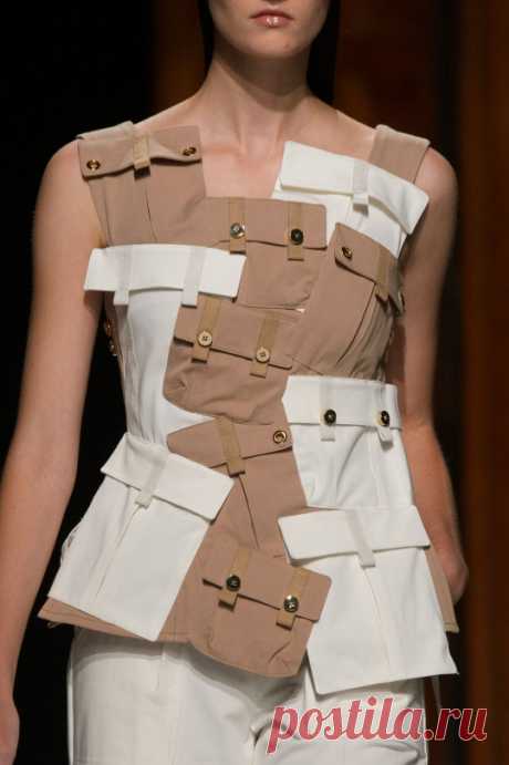 Paris Fashion Week CHIC: Talbot Runhof – Style Info