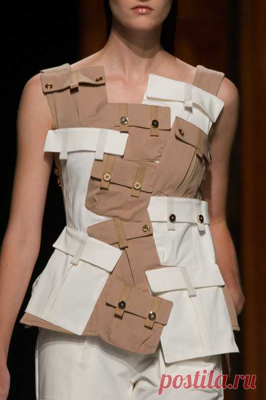 Paris Fashion Week CHIC: Talbot Runhof – Style Info