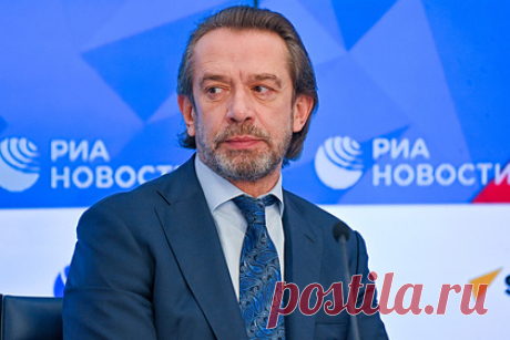 Владимир Машков отказался от думского мандата. Российский актер Владимир Машков отказался принимать место в Государственной Думе, которое ему досталось по итогам выборов. Артист баллотировался от «Единой России». Центральная избирательная комиссия (ЦИК) передаст его мандат директору государственного музея имени Пушкина Евгению Богатыреву.