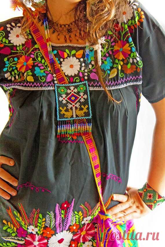 Mexican embroidered dress slim fit Obsidian Moon от AidaCoronado