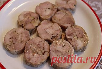 Колбаса домашняя куриная быстрого приготовления 

 
ИНГРЕДИЕНТЫ :• 1 кг бедро куриное (без костей)• 7-8 зубчиков чеснока• 0,5 ч.л. перец черный (молотый)• 0,5 ч.л. приправа для курицы ( напишу что туда входит: соль, паприка, сахар, семена горчицы, …
