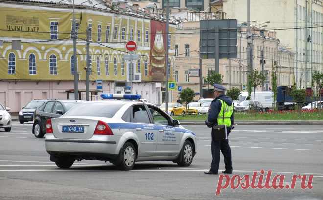 ГИБДД предложили проводить «постоянные рейды» для контроля за дорожниками. МВД предлагает вернуть дорожным инспекторам полномочия по контролю за качеством дорог, которых они лишились из-за моратория на проверки бизнеса. В Росавтодоре инициативу считают преждевременной
