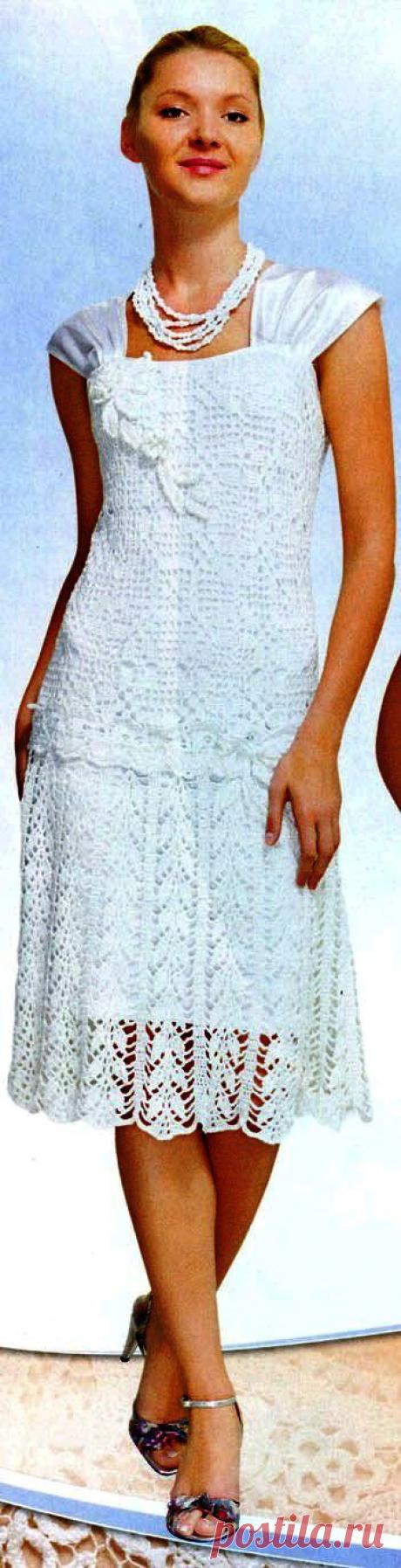 Юбка вертикальным листовым узором.