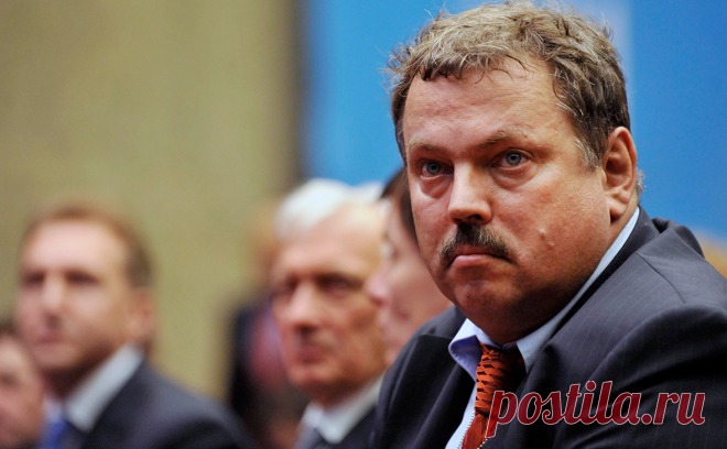 Переговорщик России сравнил вес протокола о вступлении в ВТО с кирпичом. Вес протокола о вступлении России во Всемирную торговую организацию (ВТО) составляет 3,5 кг, что примерно равно весу одного кирпича, сообщил «РИА Новости» завкафедрой торговой политики Высшей школы экономики (ВШЭ) и главный переговорщик Минэкономразвития о вступлении России в организацию Максим Медведков.