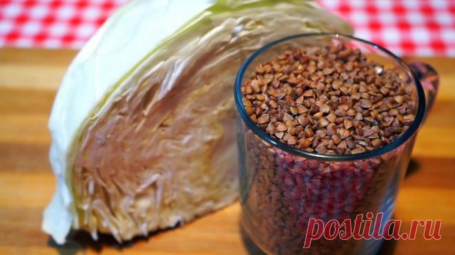 Гречка и капуста. Быстрый, необычный рецепт ужина который всегда спасает Для большинства людей гречневая каша это простой гарнир к мясным блюдам. В таком виде она быстро надоедает. Чтобы разнообразить ужин, ее можно приготовить необычным способом с добавлением капусты и фарша.Ингредиенты:гречка – 200 гр. (1 ст.);капуста – 400 гр.;морковь – 1 шт.;фарш – 250 гр.;лук – 2