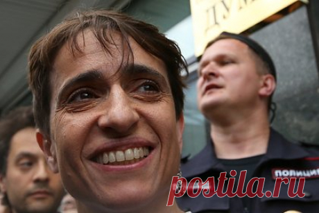 МВД России объявило в розыск журналистку Машу Гессен. МВД России объявило в розыск журналистку Машу Гессен. В базе розыска ведомства сказано, что ее ищут в связи с уголовной статьей. Однако более подробной информации нет. Ранее на нее возбудили дело по статье о дискредитации Вооруженных сил России. По данным ТАСС, это случилось после одного из ее интервью.