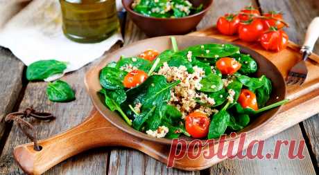 Вкусные и полезные салаты со шпинатом: 10 интересных рецептов — читать на Gastronom.ru Можно клятвенно дать себе обещание «есть больше зелени» — но не так-то просто его сдержать. Куда оптимистичнее звучит задача: ежедневно радовать себя чем-то вкусным и полезным. Плотные темно-зеленые листья шпината с терпким свежим вкусом и большим ко - статья на кулинарном сайте Gastronom.ru