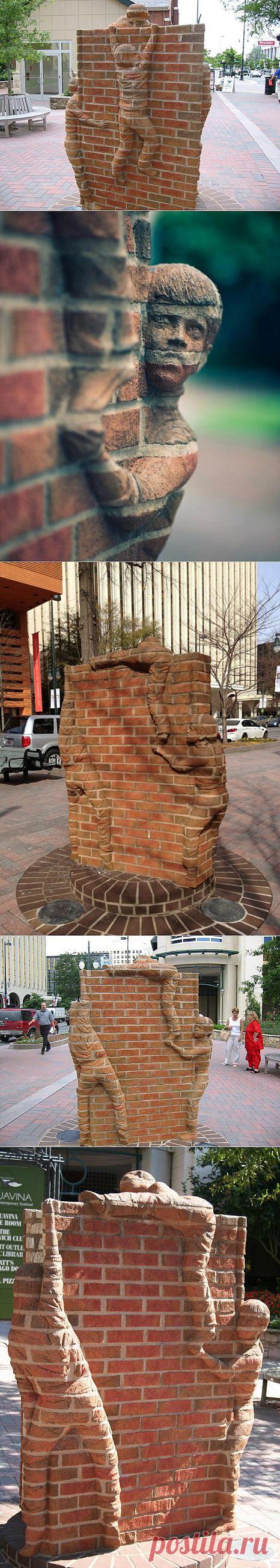 Скульптура из кирпича от Brad Spencer | Скульптура | Арт