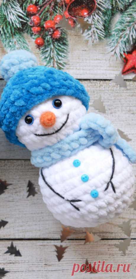 PDF Снеговички Дружочки крючком. FREE crochet pattern; Аmigurumi doll patterns. Амигуруми схемы и описания на русском. Вязаные игрушки и поделки своими руками #amimore - плюшевый снеговик, Новый год, снеговичок.