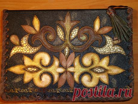 Обложка для книг из натуральной кожи, декор декоративная строчка, аппликация, бисер, пайетки.