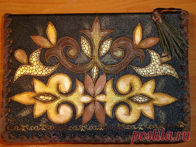 Обложка для книг из натуральной кожи, декор декоративная строчка, аппликация, бисер, пайетки.