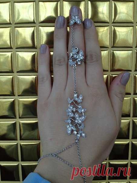 Кольцо: кристаллы Swarovski, стразы, покрытие белое или желтое золото 750 проба. 
Ювелирное качество!
Размер колец от 15 до 20
цена 980 руб.