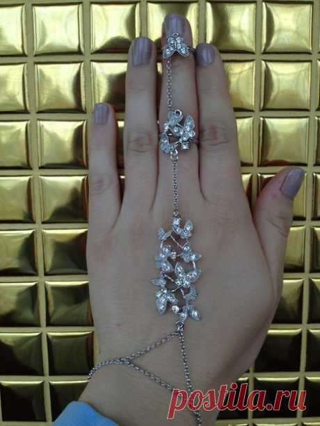 Кольцо: кристаллы Swarovski, стразы, покрытие белое или желтое золото 750 проба. 
Ювелирное качество!
Размер колец от 15 до 20
цена 980 руб.