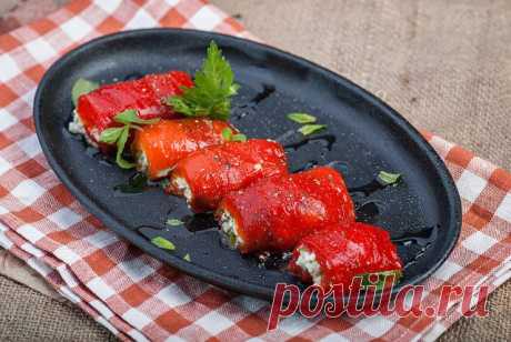 Из Одессы с морковью......., - Минутка Одесской кухни. Печеный сладкий перец с брынзой и зеленью.