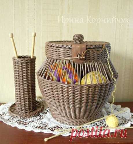 Последнее время делаю очень большой заказ :)) Немного от него устала и сплела на заказ повтор моего же набора "Мечта рукодельницы"
Набор плелся с большим вдохновением и...очень нравиться результат  
Правда сфотографировать нормально времени не оставалось,поэтому быстрое фото за 10 мин  
Размер: диаметр корзины : по низу- 19см, по верху- 27см, в широкой части-33см. Высота - 30см.
Тубус для спиц : диаметр низа- 15см, верха - 10см.,высота -23см
Повтор возможен  
Заказ можно о...