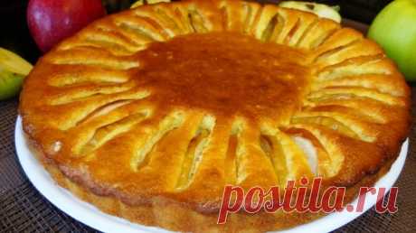 Шарлотка с творогом и яблоками