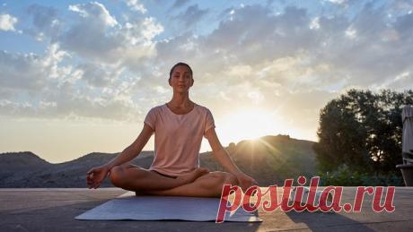 10 дней, чтобы заняться йогой. Сессия 5 Краткий перерыв на йогу, 10 дней релаксации: программа продолжается! Йога — это способ уйти от повседневной рутины и посмотреть на всё со стороны. Во время пятой и последней сессии сосредоточьтесь на моментах расслабления через позы, которые способствуют улучшению дыхания и медитации.