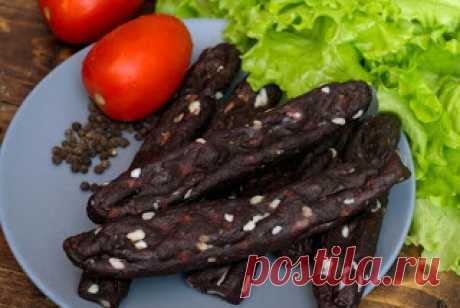 САМОДЕЛЬНАЯ СЫРОВЯЛЕНАЯ КОЛБАСА 

Начальным этапом будет засолка мяса. Я взял 800 гр говядины. Делаем смесь приправ. Для данного количества мяса понадобится: 1,3 ст.л. крупной не йодированной соли 1 ст.л. кориандра 1 ч.л. сахара 1 ч…