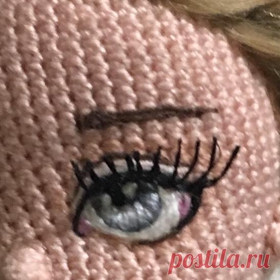 Photo by Оксана on September 23, 2020. Нет описания фото.. Вышила и « слезное мясцо», и внутреннюю часть века подчеркнула розовой ниточкой. В целом смотрится очень красиво. А вам как? #коллекционнаякукла#вязание #handmade#instacrochet#волосы#вязаниеназаказ#love#амигуруми#вышивка#глаза