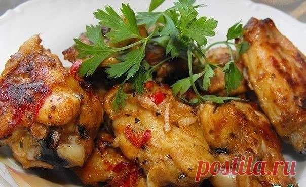 Чесночные куриные крылышки 

Ингредиенты 
- Крылья куриные — 1 кг 
- Уксус (винный белый) — 1 ст. л. 
Показать полностью…