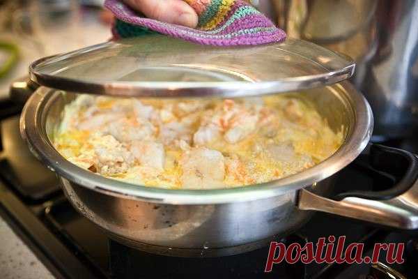Нежный минтай под сметанно-чесночным соусом — ароматно и очень вкусно