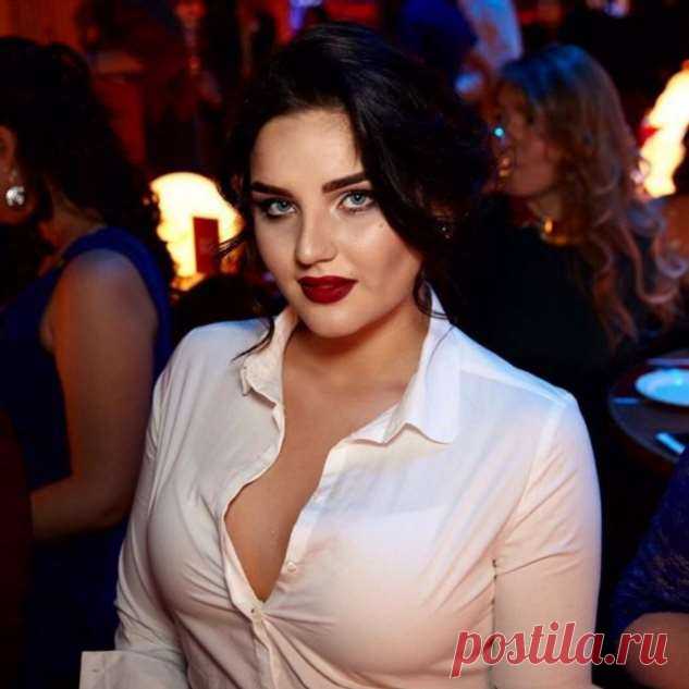 На обложку журнала Maxim впервые попала модель размера плюс. | Люблю Себя