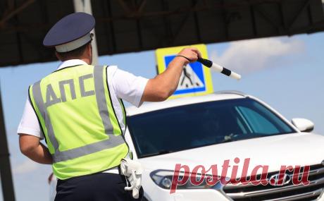 Начал действовать порядок ограничения водительских прав для уклонистов. Тем, кто не придет в военкомат по повестке по истечении установленного законом срока, за сутки ограничат право управления машиной. Ограничение снимут при явке в военкомат или если доказать, что являться туда водитель не обязан