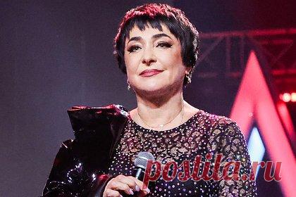 Лолита рассказала о помощи пострадавшим жителям Белгорода. Российская певица Лолита Милявская рассказала, что помогла пострадавшим при обстреле Белгорода. «Помощь адресная. Было и Шебекино, теперь — Белгород. Ни один из нас не оставался в стороне, просто никогда об этом не говорили», — заявила она. Исполнительница также поблагодарила Ксению Собчак и ее команду.