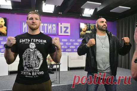 Минеев выиграл последний бой перед уходом в армию. Российский боец смешанного стиля (ММА) Владимир Минеев победил бразильца Фернандо Родригеса в поединке по правилам кикбоксинга. Пятираундовая встреча прошла в ночь на субботу, 19 ноября, в Москве и завершилась в третьем раунде.32-летний россиянин отправил соперника в нокаут.