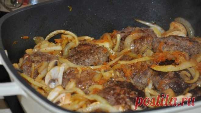 Котлеты в луковом соусе