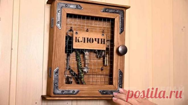 Стильная ключница в стиле Loft своими руками Чтобы не искать каждый раз ключи, впопыхах брошенные в первое попавшееся место, лучше всего сделать для их хранения специальный ящик — ключницу. Крепится