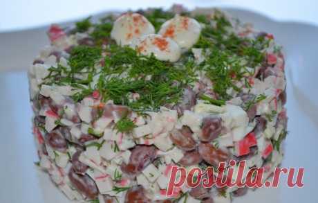 Салат с крабовыми палочками и сыром / Простые рецепты
