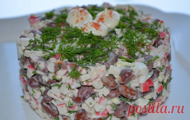 Салат с крабовыми палочками и сыром / Простые рецепты