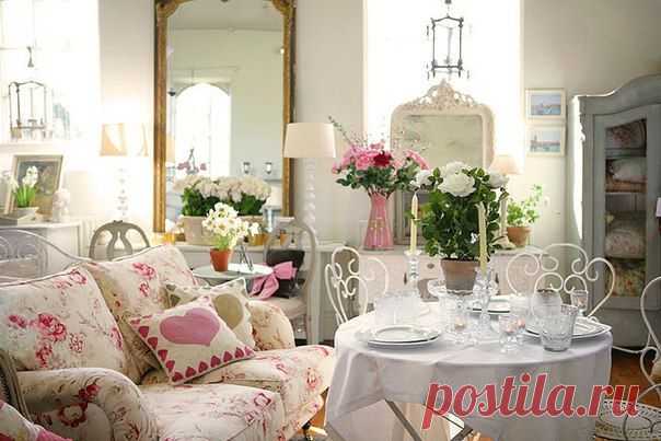 Нежные светлые оттенки, плавные линии и натуральные материалы, свойственные шебби шику, можно замечательно обыграть в любом помещении!