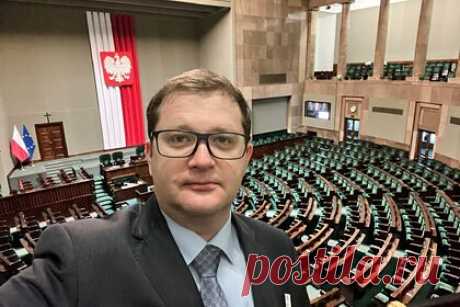 На Украине отреагировали на призыв Госдумы осудить шествие в честь Бандеры. Украинский депутат Владимир Арьев отреагировал на призыв спикера Госдумы Вячеслава Володина осудить факельное шествие националистов в честь Степана Бандеры. По его словам, Кремль контролирует французских, немецких националистов, помогает австрийским, и только украинские «не получают финансирования в Москве».