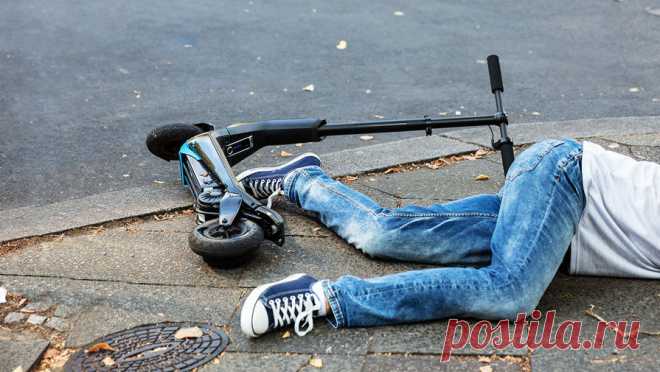 Штрафы для велосипедистов и самокатчиков призвали повысить до 300 тыс. рублей. Россиян нужно штрафовать за разговоры по телефону при управлении средством индивидуальной мобильности – велосипедом или самокатом, считает председатель ЛДПР Леонид Слуцкий. Он призвал взимать с нарушителей по 5 тыс. рублей, а также ...