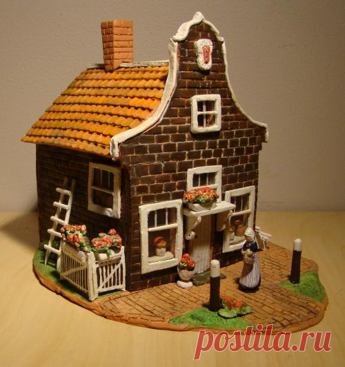 Домик из полимерной глины.