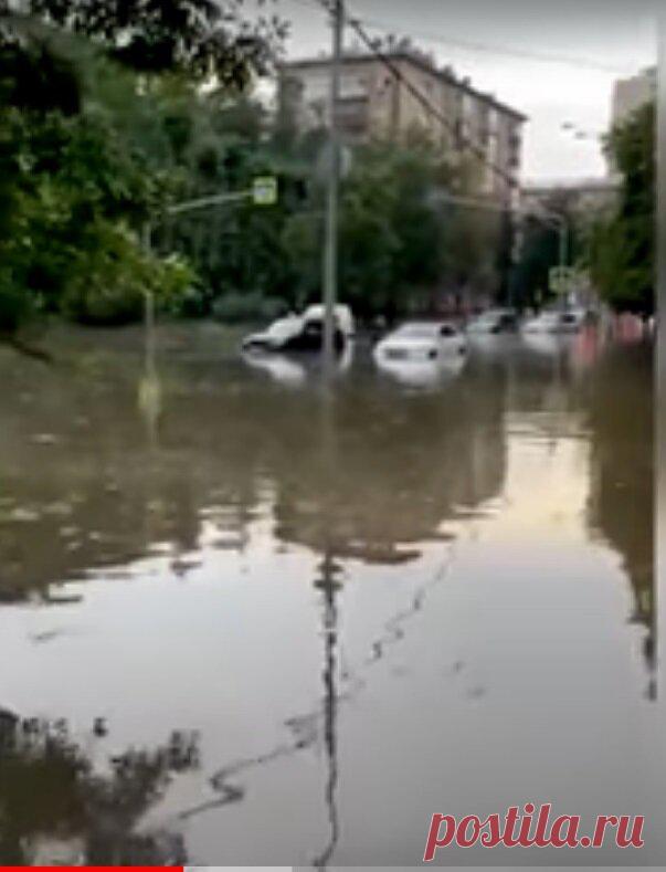 Сильнейший ливень в Москве. Град в Германии. Торнадо в Англии.
На прошлой неделе природа взбунтовалась: сильнейший ливень с грозой и ветром в Москве, реки града в Мюнхене и торнадо в Лондоне. На смену изнуряющей жаре в Москве пришёл сильнейший ливень . Москвичи радовались недолго. Улицы затоплены. Скрин с ют канала Москва 24 Скрин с ют канала Москва 24 Упал строительный кран, пострадавших нет, но дорога […]
Читай пост далее на сайте. Жми ⏫ссылку выше