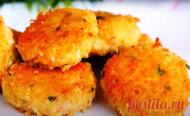 Котлеты из крабовых палочек с сыром. Сочные нежные, и очень простые Котлеты из крабовых палочек — это вкусное и оригинальное блюдо, которое может стать украшением любого стола. Они имеют нежную текстуру и приятный вкус, который нравится многим людям. Если вы любите крабовые палочки и хотите попробовать что-то новое, то обязательно приготовьте эти замечательные котлеты. Они станут отличным дополнением к любому гарниру или салату, а также могут […]