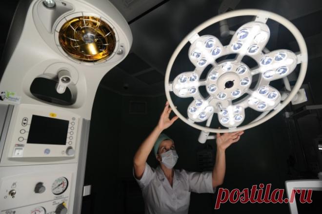 Нехватка кислорода. Младенец погибшей на фуд-корте женщины скончался. Младенец, которого на днях вытащили из утробы умершей на фуд-корте женщины, скончался в больнице. Причина — нехватка кислорода и кровоизлияние.