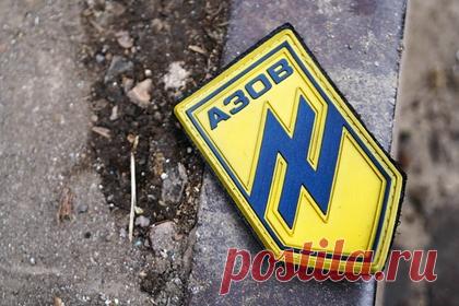 В Афинах осквернили памятник советским воинам. В Греции вандалы осквернили памятник советским воинам, павшим за свободу и независимость страны. Неизвестные желтой краской написали на памятнике «Азов» и нарисовали рядом соответствующий символ националистического полка. Посольство России в Афинах осудило акт вандализма и призвало власти Греции найти виновных.