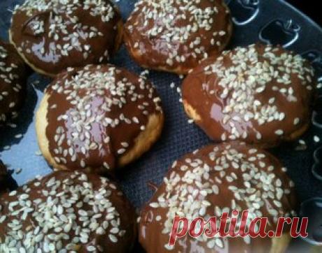 Песочное печенье с шоколадом и кунжутом
Автор Полянка 1
Глазурь из растопленного шоколада и посыпка из кунжута превращают обычное песочное печенье в нарядные прянички.
Показать полностью…