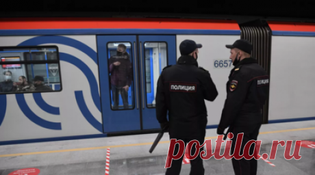 В Москве против мужчин, разбивших створки турникетов в метро, возбудили дела. В отношении двух мужчин возбудили уголовные дела о вандализме после того, как они разбили стеклянные створки турникетов в московском метро. Читать далее