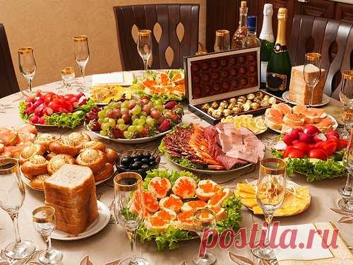 Что приготовить на Новый 2019 год: 3 блюда, которые привлекут удачу и благополучие В новом году каждый из вас сможет воплотить свои мечты в реальность и начать жизнь с нуля, но для этого необходимо угодить талисману 2019 года. Некоторые блюда обязательно должны присутствовать на праздничном столе, так как с их помощью вы сможете привлечь удачу и благополучие.