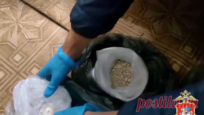Две российские пенсионерки попались на торговле героином. В Раменском районе Подмосковья двух пожилых женщин задержали по подозрению в торговле наркотиками. Об этом сообщает "МВД Медиа". Двух пенсионерок 61 года и 67 лет задержали за продажу 500 граммов героина, у женщин обнаружено и ...