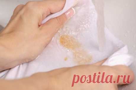 Как быстро вывести старые пятна со скатерти
